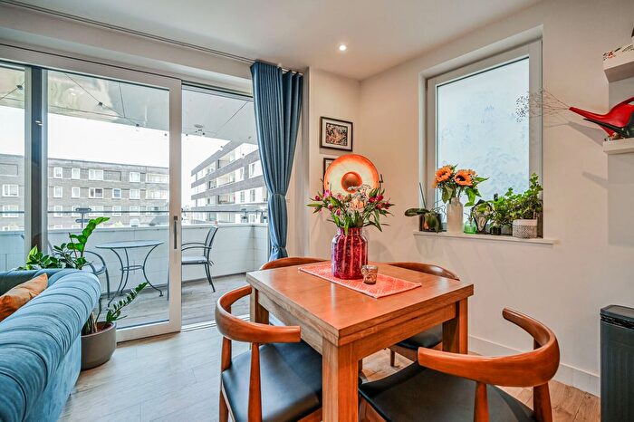 2 Bedroom Flat For Sale In Beck Square, Leyton, London, E10