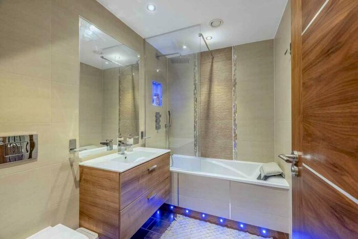 2 Bedroom Apartment To Rent In Richings Way, Richings Park, SL0