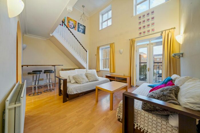 2 Bedroom Flat To Rent In Russell Lodge, Spurgeon Street, London, SE1