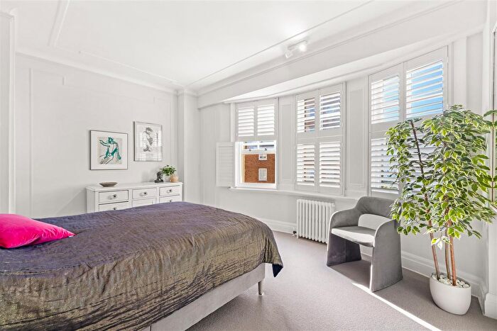 2 Bedroom Flat For Sale In Courtenay Gate, Courtenay Terrace, Hove, BN3