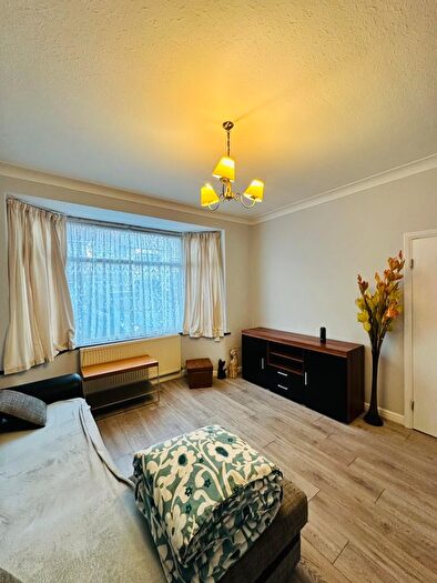 4 Bedroom Terraced House To Rent In Hertford Road, Ilford, Newbury Park, IG2