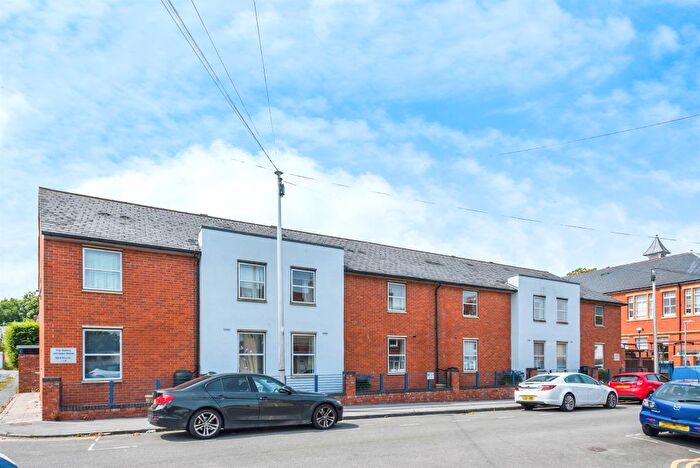 2 Bedroom Flat For Sale In Lincoln Street, Swindon, SN1