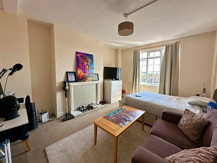 1 Bedroom Flat To Rent In Charleville Road, London, W14