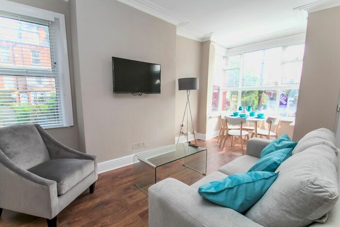 3 Bedroom End Of Terrace House To Rent In St. Anns Mount, Burley, Leeds, LS4