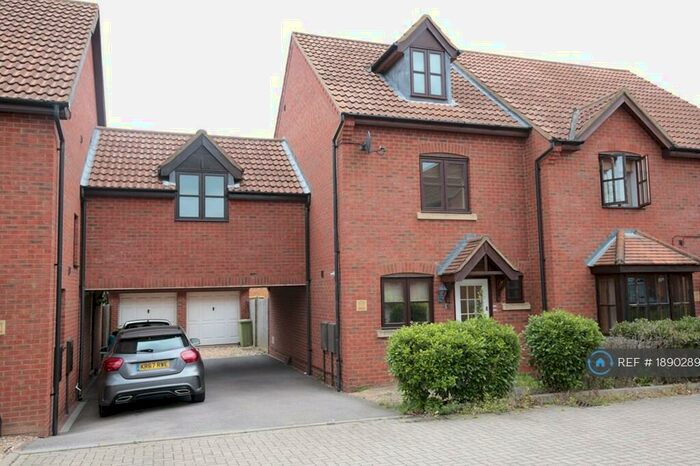 3 Bedroom Semi-Detached House To Rent In Berrington Grove, Westcroft, Milton Keynes, MK4