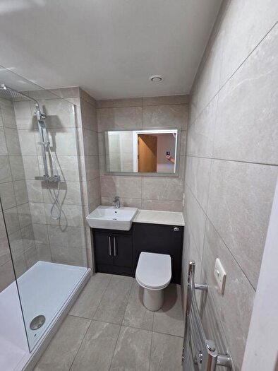 Apartment To Rent In Masshouse Studio - Refurbished, B5