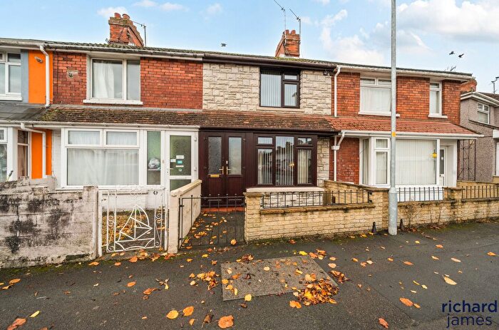 2 Bedroom Terraced House For Sale In Beckhampton Street, Swindon, SN1
