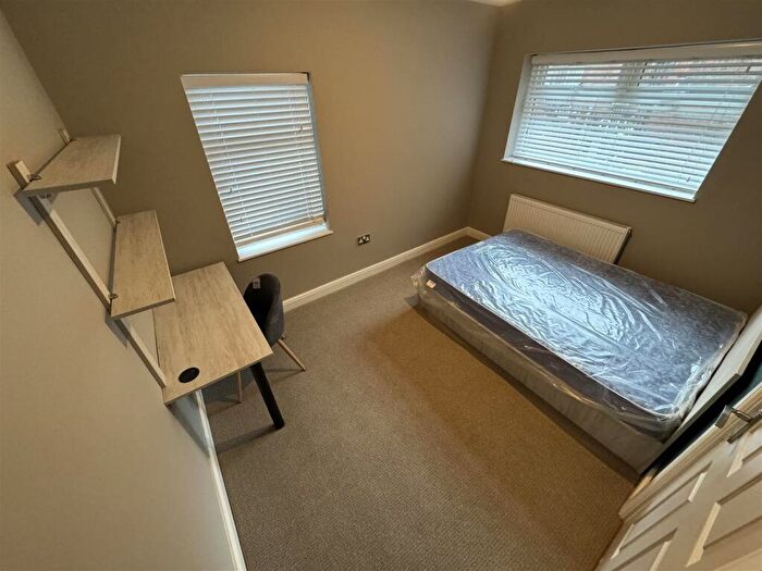 2 Bedroom Apartment To Rent In Hyde Park Villas, Hyde Park, Leeds, LS6