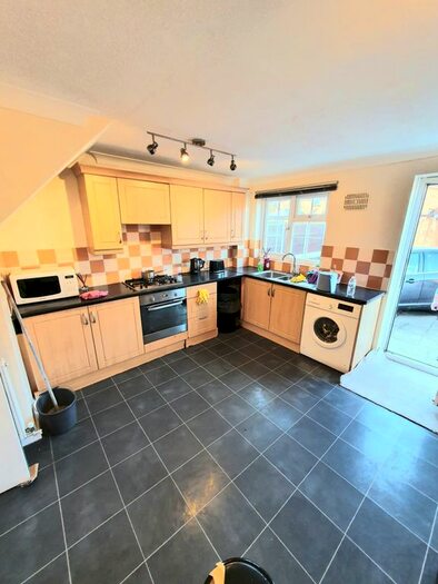 3 Bedroom End Of Terrace House To Rent In Ottawa Rd, London, Tilbury RM18