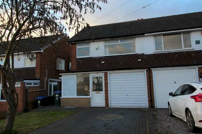 3 Bedroom Semi-Detached House To Rent In Barrhill Close, Great Barr, Birmingham, West Midlands, B43