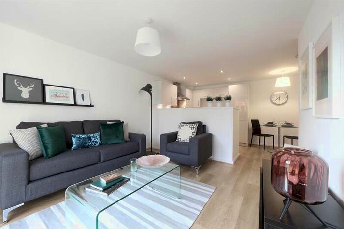 2 Bedroom Flat To Rent In Petal Court, Worsley, Manchester, M28