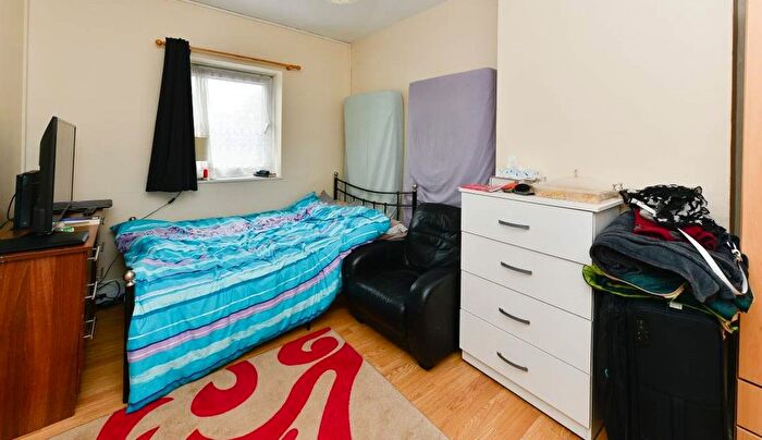 2 Bedroom Flat To Rent In Wickford Street, London, E1