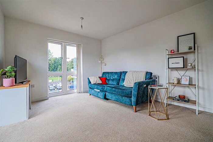 2 Bedroom Flat For Sale In Frogmore Road, Hemel Hempstead, HP3