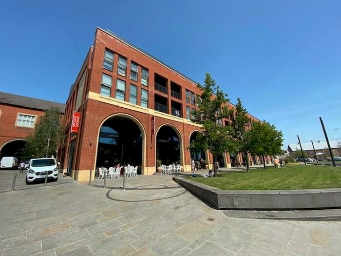 2 Bedroom Apartment To Rent In Exchange Street, Aylesbury, HP20