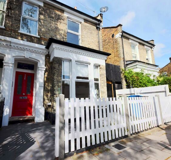 1 Bedroom Flat To Rent In Tresco Road Peckham, SE15