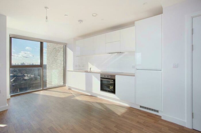 2 Bedroom Apartment To Rent In Seven Sisters London, N15