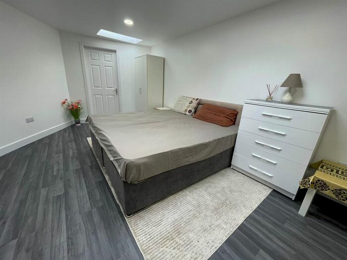 Studio To Rent In Stanwell Road, Feltham, TW14