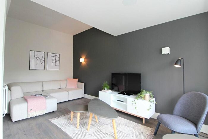 3 Bedroom Town House To Rent In Bentinck Street, Manchester, M15