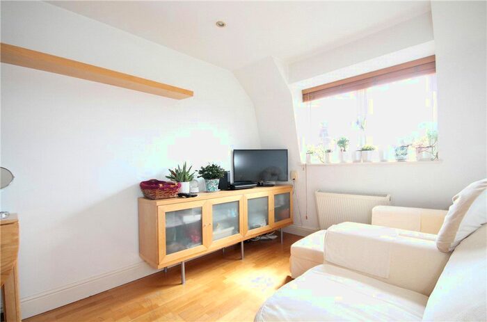 2 Bedroom Flat To Rent In High Street, Brentford, TW8