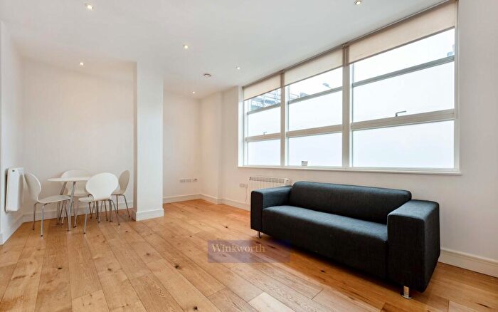1 Bedroom Apartment To Rent In Bethwin Road, London, Uk, SE5
