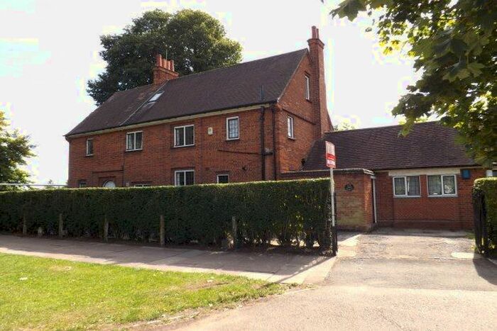 5 Bedroom Property To Rent In Park Avenue, Bedford, MK40