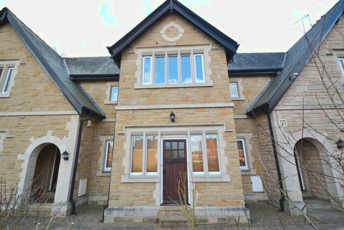 2 Bedroom Flat To Rent In Harrowby Road, West Park, Leeds, LS16