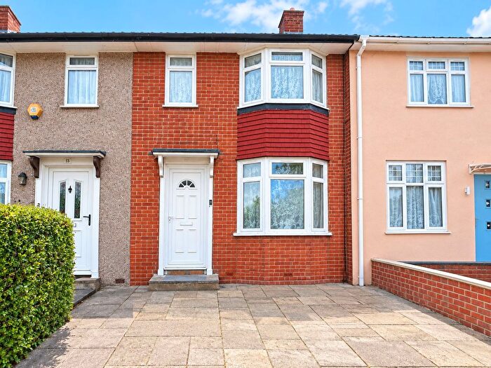 3 Bedroom Property To Rent In The Meads, Edgware, HA8