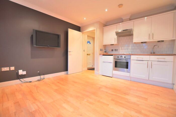 1 Bedroom End Of Terrace House To Rent In Bideford Road Bromley, BR1