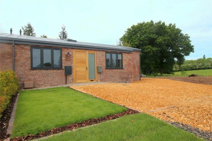 3 Bedroom Garage / Parking To Rent In Baccabox Lane, Hollywood, Birmingham, B47