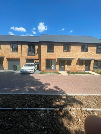 3 Bedroom Semi-Detached House To Rent In Greenhithe, DA9