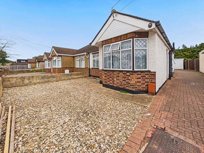 3 Bedroom Bungalow For Sale In Burleigh Gardens, Ashford, Surrey, TW15