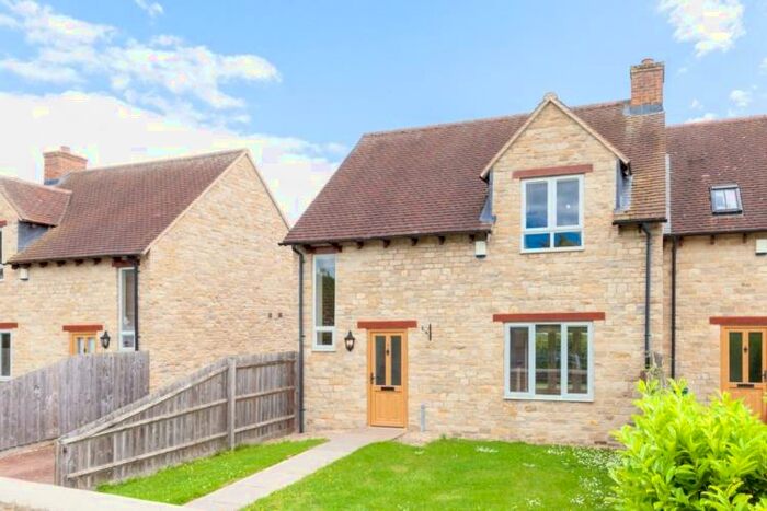 2 Bedroom Semi-Detached House To Rent In Moorhen Close, Marsh Gibbon, OX27