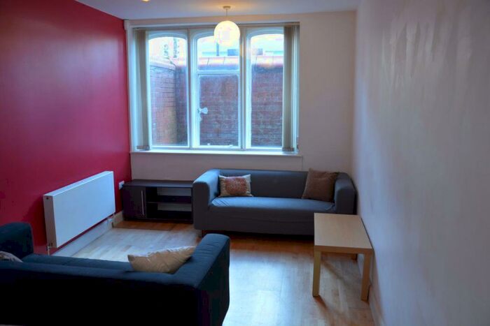 2 Bedroom Flat To Rent In Apt Dain Court, B29