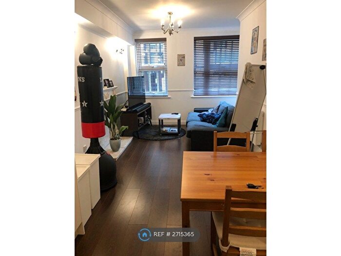 2 Bedroom Flat To Rent In Royal Tower Lodge, London, E1