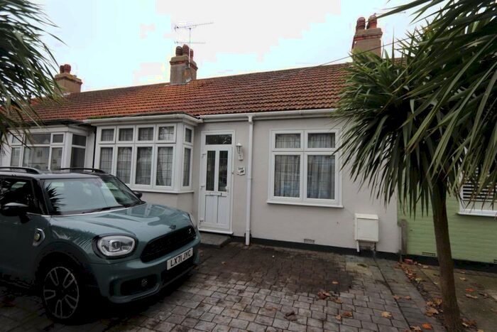 2 Bedroom Terraced Bungalow To Rent In North Avenue, Southend On Sea, SS2