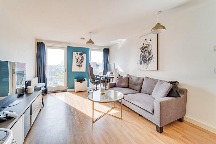 1 Bedroom Apartment For Sale In Fuller Court, Park Road, N8