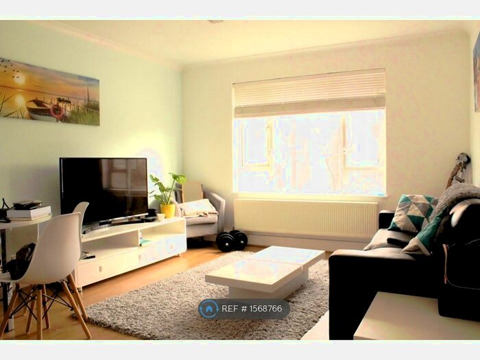 2 Bedroom Flat To Rent In Elliott Road, London, SW9