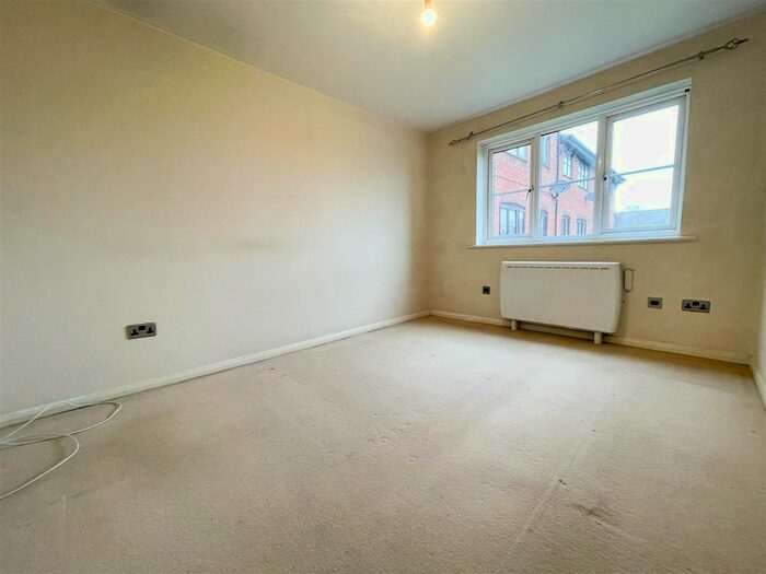 2 Bedroom Flat To Rent In Tenney House, Curzon Drive, Grays, RM17