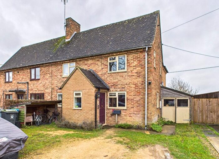 4 Bedroom Semi-Detached House For Sale In The Sands, Milton-under-Wychwood, OX7