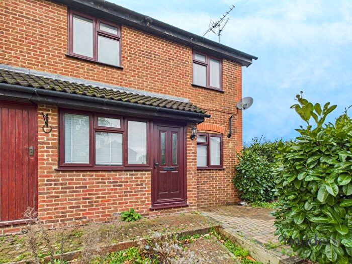 1 Bedroom End Of Terrace House To Rent In Chestnut Walk, Byfleet, KT14