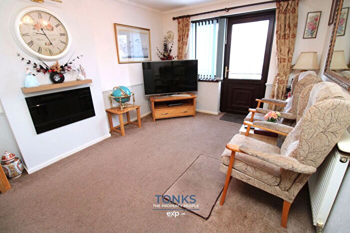 2 Bedroom Flat For Sale In Juniper Rise, Halesowen, B63