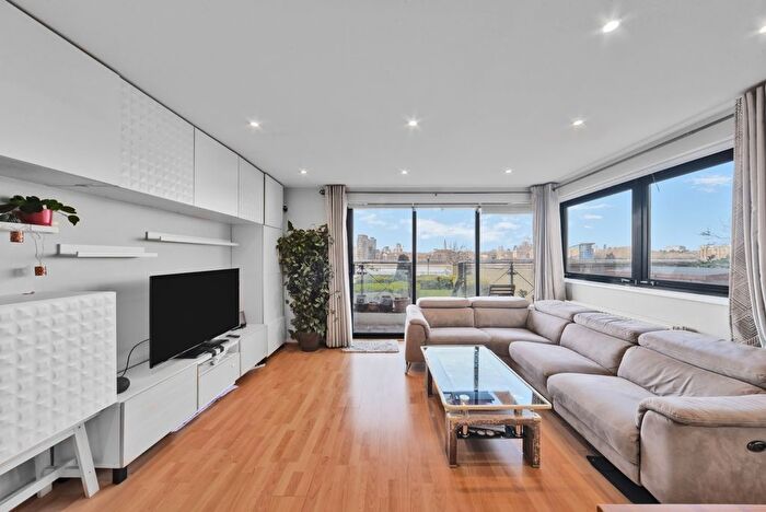 3 Bedroom Flat To Rent In Ocean Wharf, Westferry Road, E14