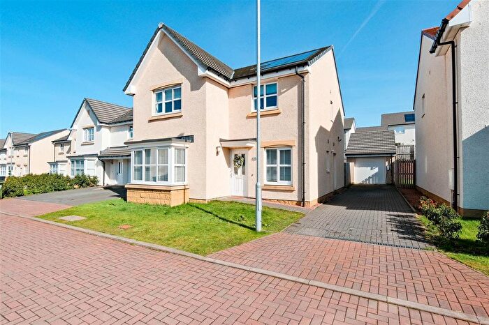 4 Bedroom Detached House For Sale In Hazel Grove, Moodiesburn, Glasgow, G69