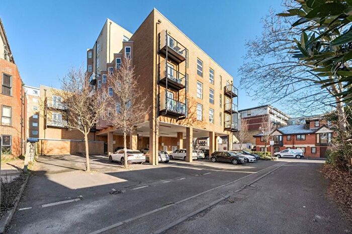 3 Bedroom Flat For Sale In Slough, Berkshire, SL1