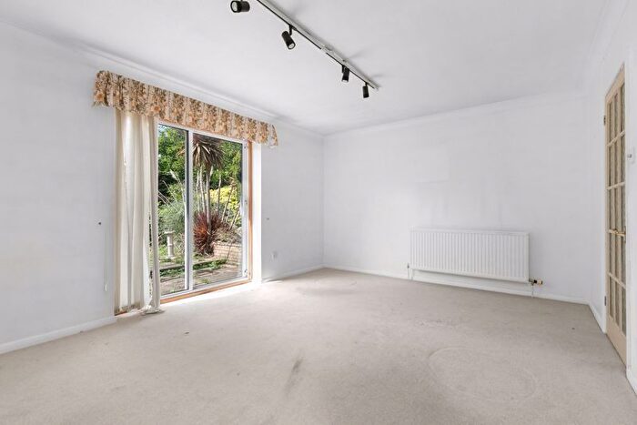 3 Bedroom Detached House For Sale In Laleham Road, Staines-Upon-Thames, TW18