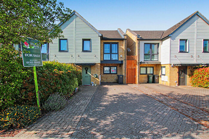 3 Bedroom House For Sale In Heath End Road, Bexley, DA5