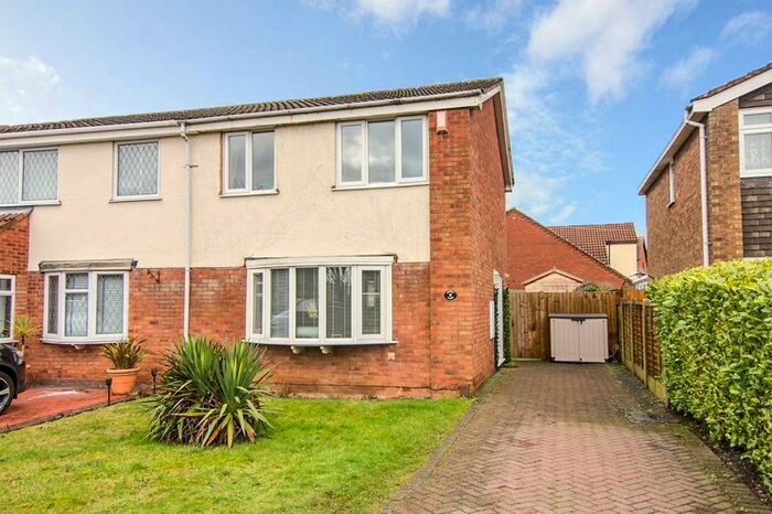 3 Bedroom Semi-Detached House To Rent In Griffin Close, Chase Terrace, Burntwood, WS7