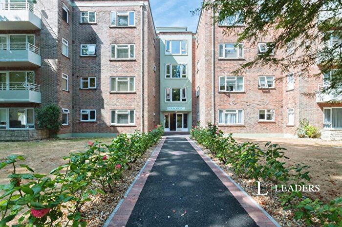 2 Bedroom Flat To Rent In Derby Road, Bournemouth, Dorset, BH1
