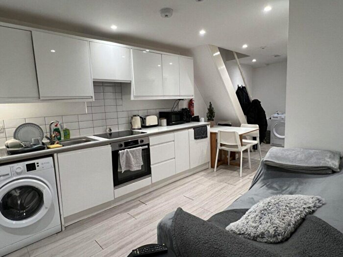 3 Bedroom Apartment To Rent In Burton Road - Withington - £ Pppw, M20