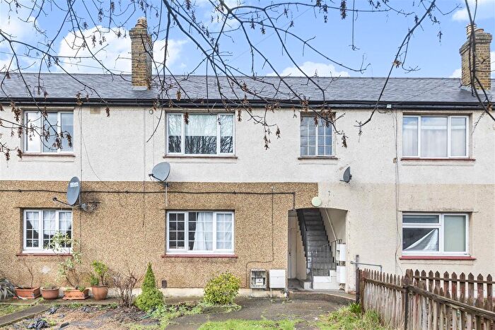 2 Bedroom Flat To Rent In Liberty Avenue, London, SW19